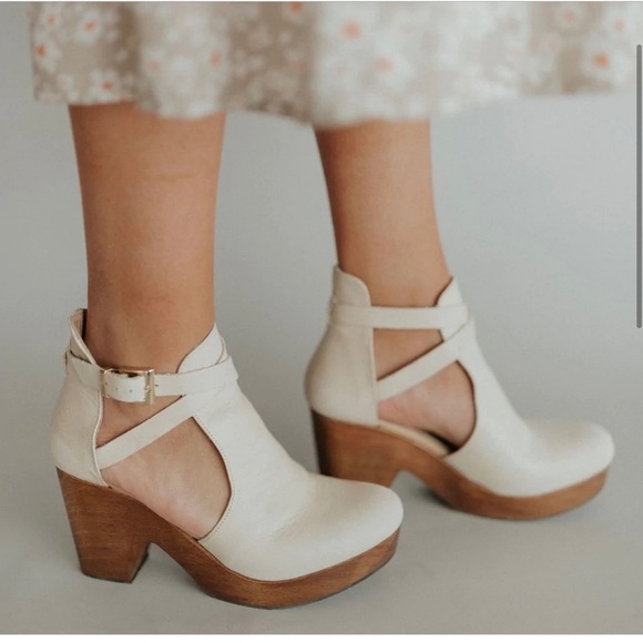 Free People Shoes - Free People Beige/Cream Cedar Clog Sz EU 38/US 8